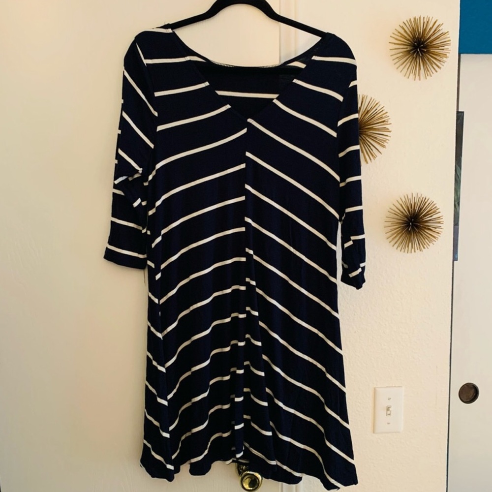 ✨LAST CHANCE✨ Navy and white striped dress